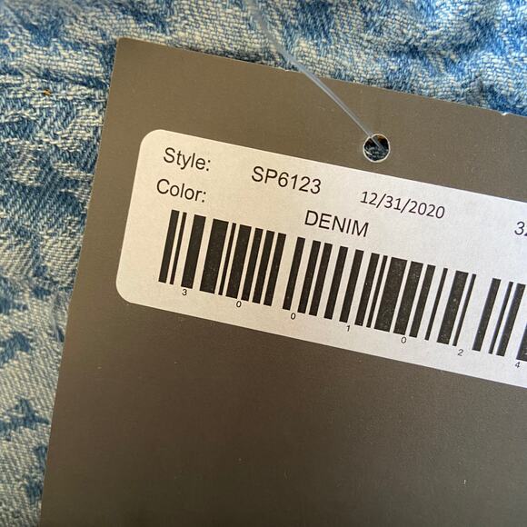 Le Lis S Blue Textured Cutoff Raw Hem Ruffle Trim High Rise Denim Jean Shorts - Picture 10 of 10